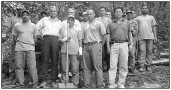 Archive 2006 – Cyrille Melchior sur le terrain à Sans-Soucis (Saint-Paul), lors d’un projet de protection des espaces naturels sensibles.