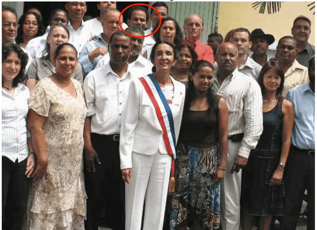 22 mars 2008 — Huguette Bello élue première femme députée-maire de Saint-Paul, entourée de ses adjoints. Emmanuel Séraphin (13e adjoint) entre dans l'équipe municipale. (Source : presse locale)