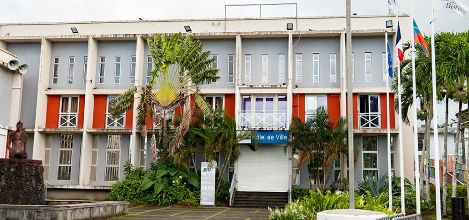 Contrats PEC à Saint-Benoît : les syndicats répondent au maire Selly