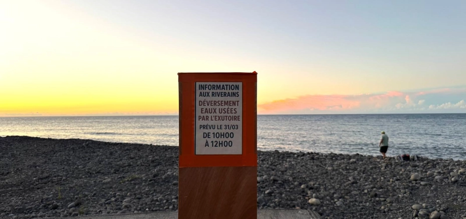 À Saint-Denis, un panneau sur des eaux usées sans explication inquiète