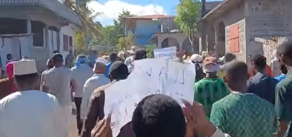 Comores : deux morts, la hausse du carburant suspendue après les manifestations