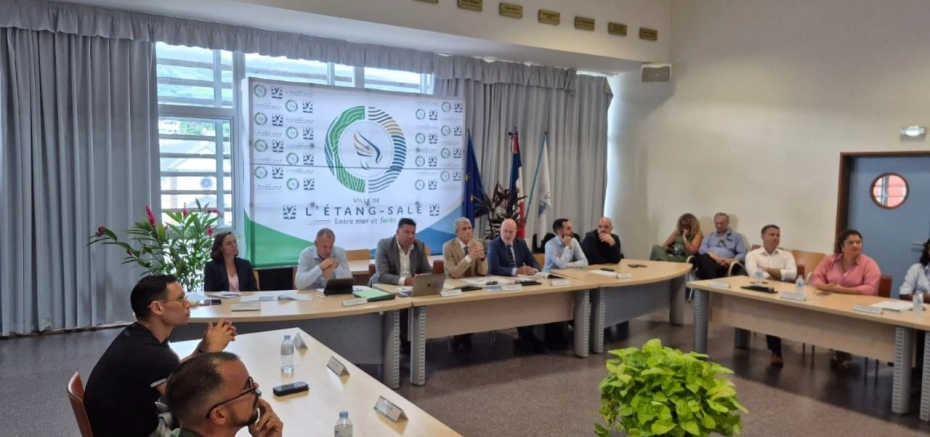 Le préfet Latron à L'Étang-Salé pour débloquer la filière volaille