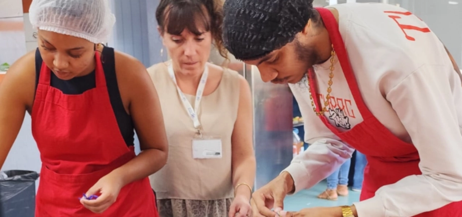 Sept jeunes de Saint-Pierre s'initient aux métiers de la restauration