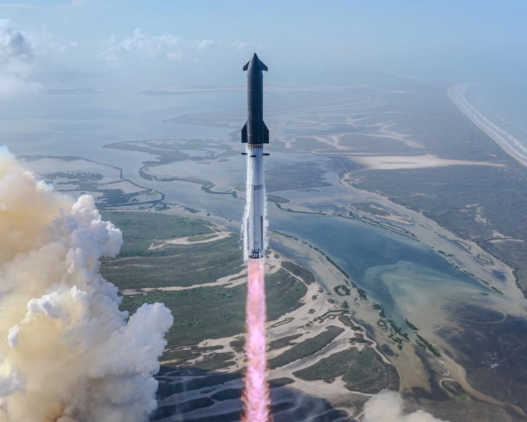 Starship V3 réussit son premier vol et amerrit dans l'océan Indien