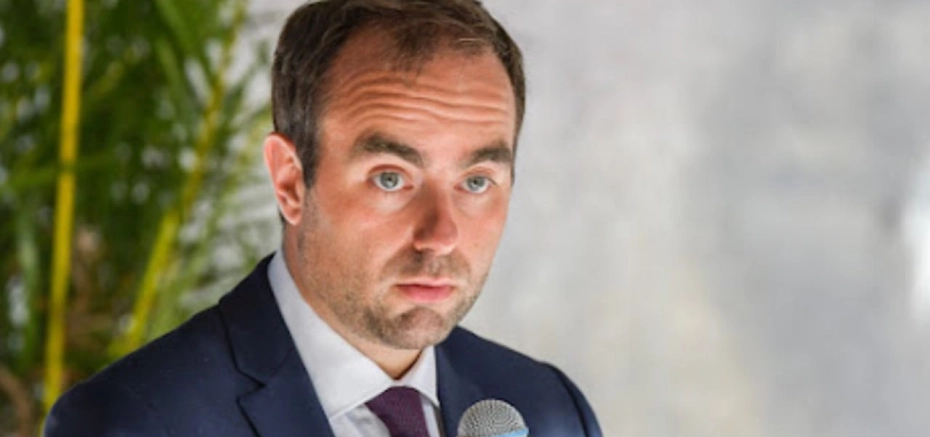 Lecornu veut lier l'aide au développement à la coopération migratoire