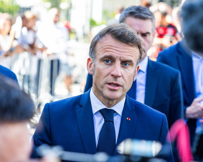 Canadair, budget en baisse : les feux relancent la pression sur Macron