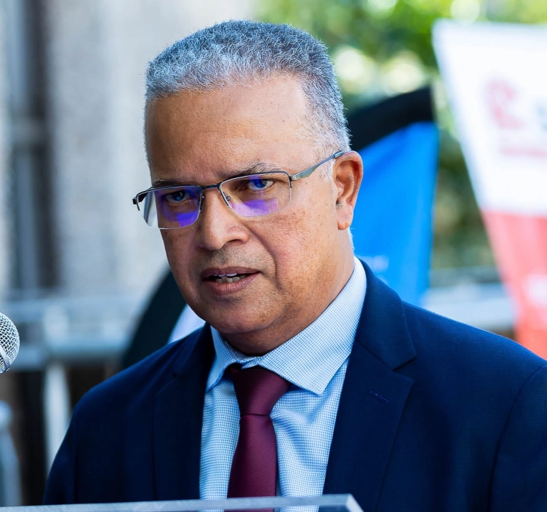 Condamné pour harcèlement, Centon invité à réfléchir avant de démissionner