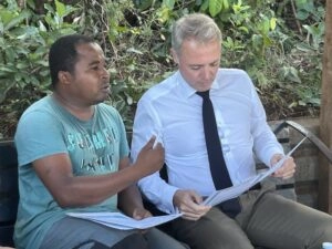 Le préfet Poisot visite les agriculteurs de Mayotte pour soutenir les filières
